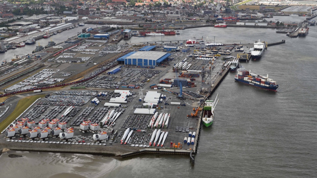 ILLUMINAZIONE PER IL TERMINAL IN ACQUE PROFONDE – CUXPORT, CUXHAVEN 1