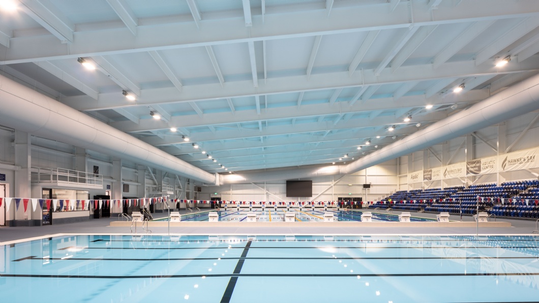 HOCHWERTIGE, KORROSIONSBESTÄNDIGE BELEUCHTUNG FÜR WELTKLASSE-SCHWIMMZENTRUM 3