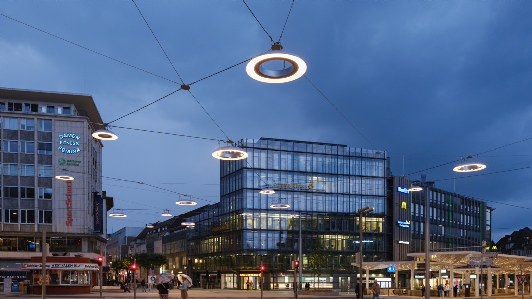 Dynamic “night suns” for Bielefelder Jahnplatz 1