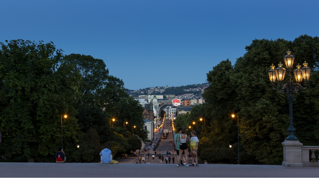 Oslo—Regal, tailored palace lighting 4