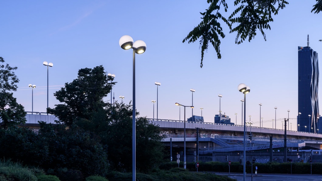 THE VIENNESE REICHSBRÜCKE — MODERNISING TRADITION 5