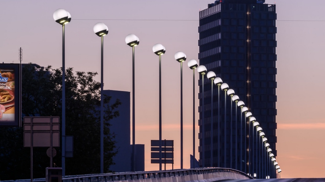 THE VIENNESE REICHSBRÜCKE — MODERNISING TRADITION 1