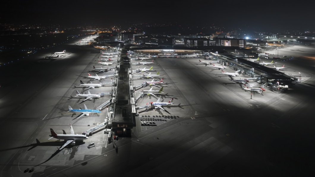 Conversione a LED con risparmio di elettricità all'aeroporto di Zurigo 3