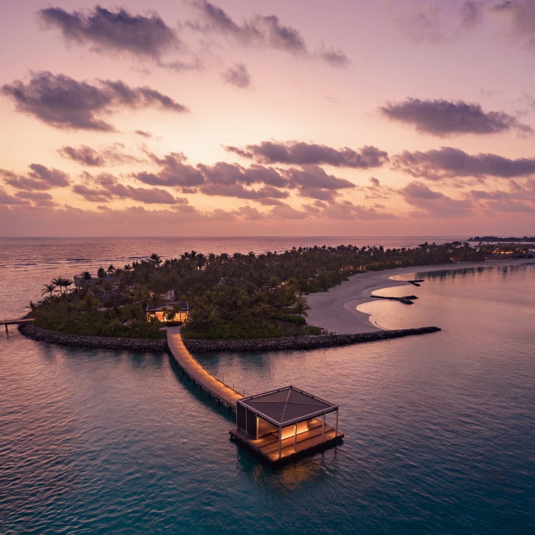 aldives-tmospheric-lighting-on-the-ari-slands