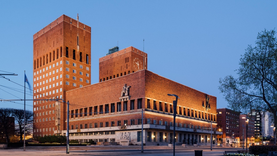 OSLO RÅDHUS - MONUMENTALES GEBÄUDE, AKZENTUIERENDE BELEUCHTUNG 2