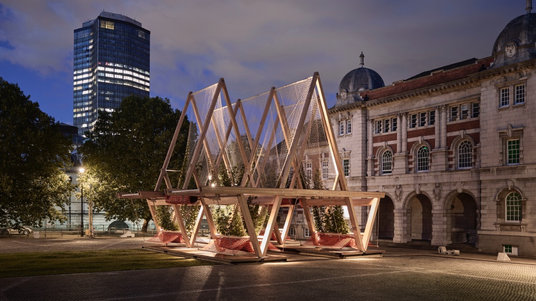 Chameleon illuminates Stefan Diez' “Vert Pavilion” in London 1